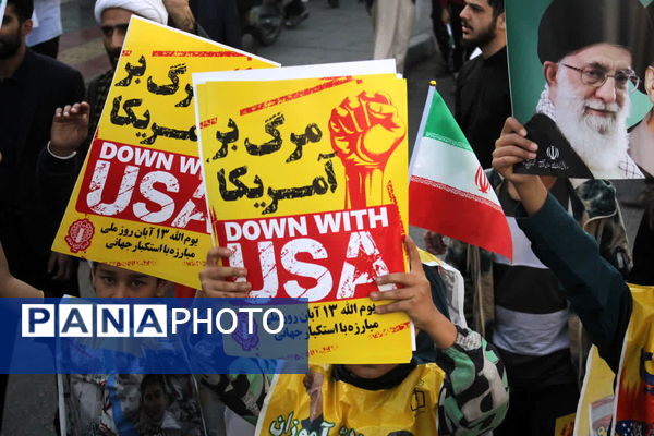 جلوه‌هایی از حضور حماسی دانش‌آموزان قم در راهپیمایی یوم الله ۱۳ آبان