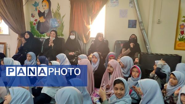 جشن ولادت حضرت علی( ع) و روز پدر در دبستان شاهد حاج تقی آقا بزرگ ناحیه یک مشهد