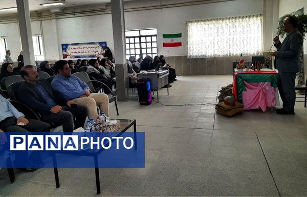مراسم تجلیل از دانش‌آموزان برتر جشنواره فرهنگی هنری امید فردا در دبیرستان فاطمه الزهرا شهرستان اسدآباد 