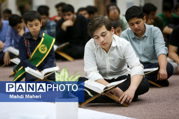 محفل انس با قرآن و افطاری دانش‌‌آموزان مدارس غیردولتی و هیات امنایی سراسر کشور