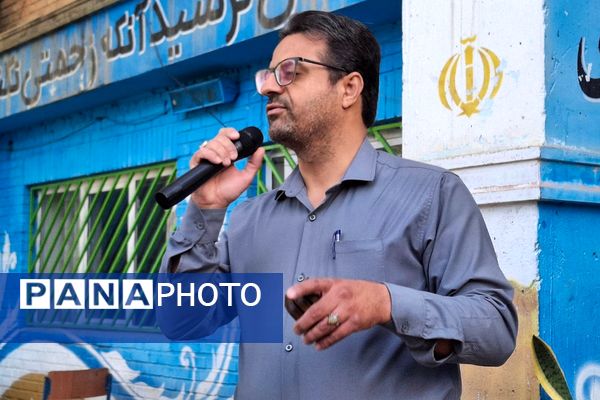 تجلیل دبیرستان شهید قمی از پدران مسئول در نیروی انتظامی و آتش‌نشانی