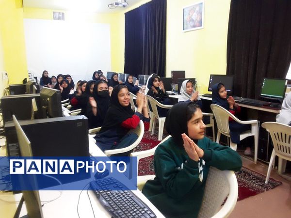 کلاس یادگیری کار با رایانه در کانون لقمان