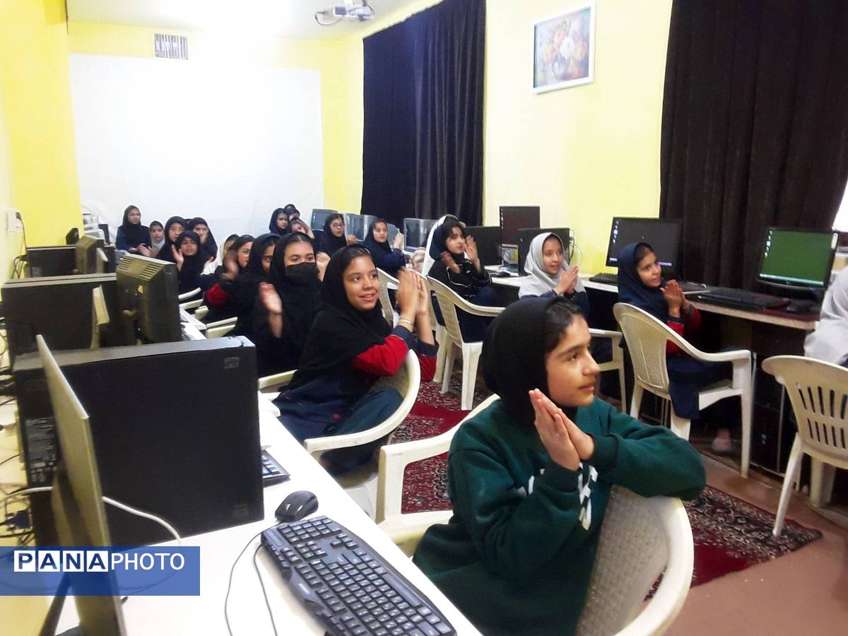 کلاس یادگیری کار با رایانه در کانون لقمان