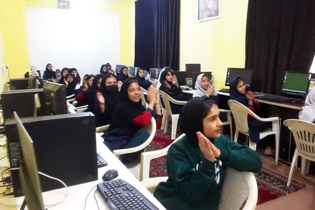 کلاس یادگیری کار با رایانه در کانون لقمان