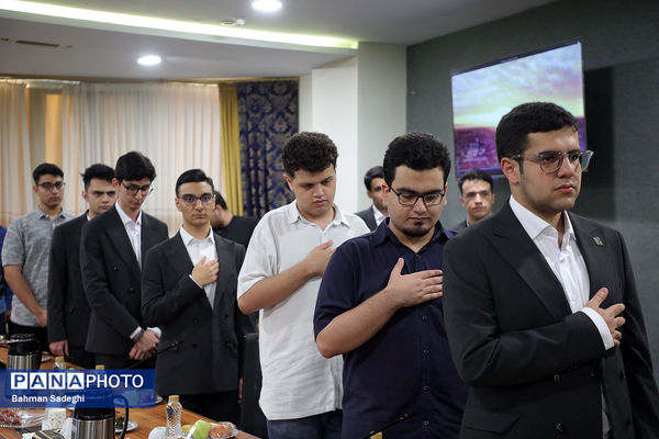 نشست صمیمی وزیر آموزش و پرورش با مدال آوران المپیادهای جهانی