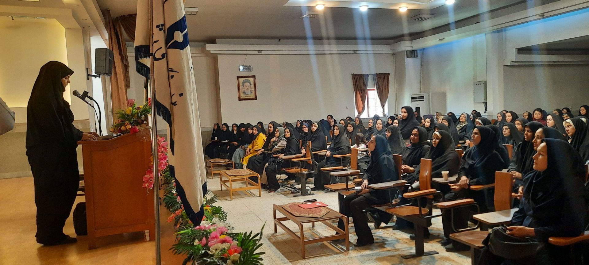 اولین جلسه انتخابات اعضای انجمن اولیا و مربیان در دبیرستان نمونه دولتی مهشید مصلی نژاد