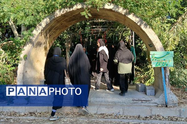 اولین روز حضور دانش‌آموزان دختر منطقه کهریزک در یادمان ‌های مناطق عملیاتی جنوب ایران