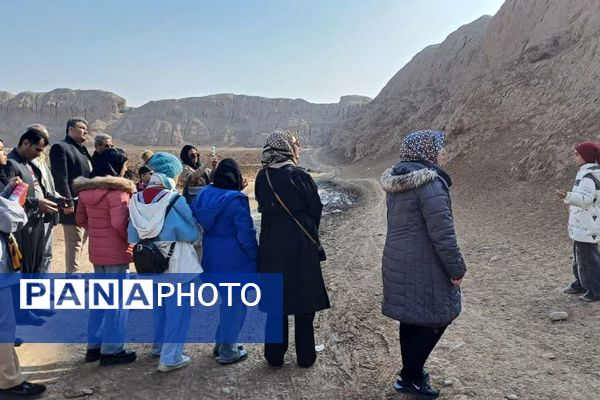 شاهنامه‌خوانی در دل تاریخ؛ بازدید فرهنگی اعضای کارگاه شاهنامه‌خوانی از قلعه ایرج پیشوا