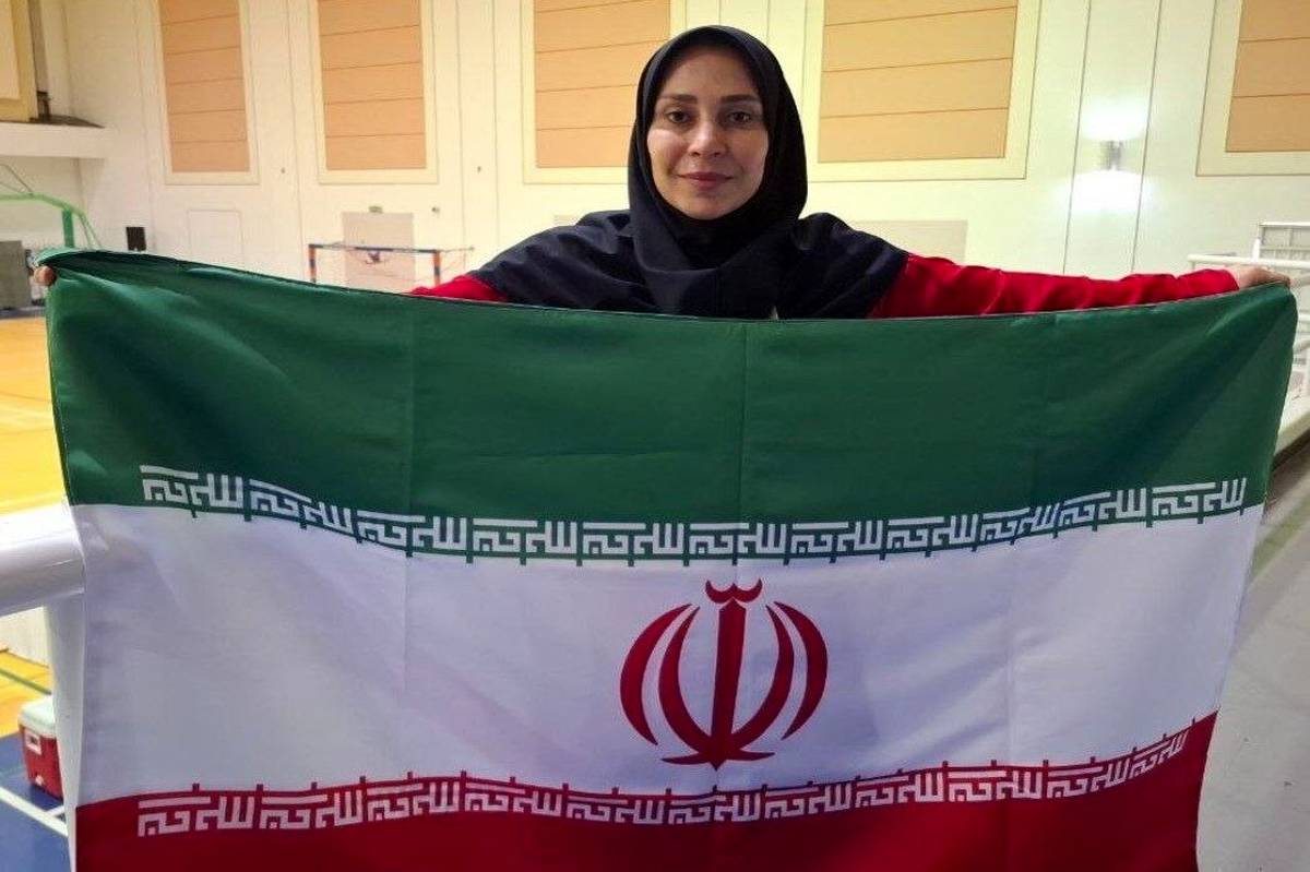 تقدیم مدال طلای گلبال دختران ایران به شهدای جنگ تحمیلی ۱۲ روزه