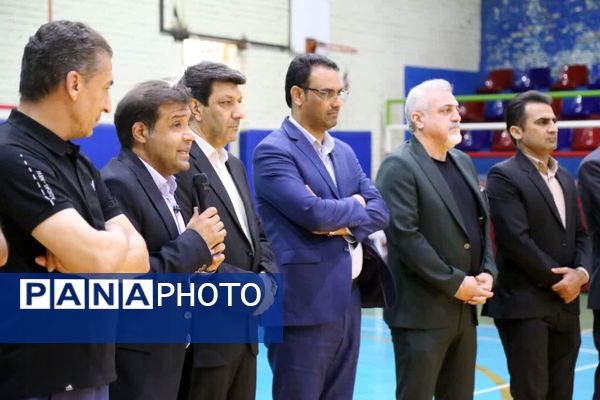 پایان اردوی انتخابی تیم ملی والیبال دانشآموزی دختران و پسران در خوزستان