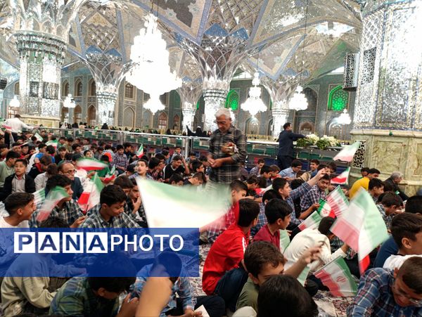 اجتماع 5 هزار نفری نوجوانان دانش آموز در حرم مطهر رضوی 