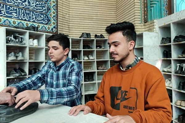 فعالیت دانش آموزان در جلسه انجمن اولیا و مربیان دبیرستان پسرانه متوسطه اول عبدالحسین قفلی