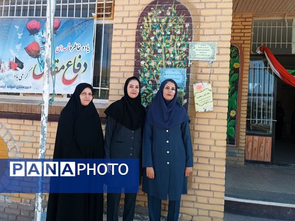 آغاز سال تحصیلی در دبیرستان نمونه زینب الکبری(س) قروه همراه با نواختن زنگ ایثار و مقاومت  