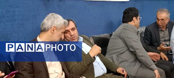 برپایی میز خدمت ادارات در مصلای نماز جمعه شهرستان محمودآباد