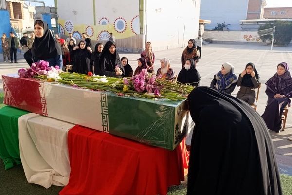 طنین سلام دانش‌آموزان بندرترکمن به شهدای خوشنام