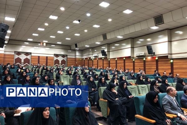 برگزاری جلسه مدیران با حضور فعال مسئولان آموزش و پرورش و اداره کل شهرستانهای تهران در ناحیه دو شهرری