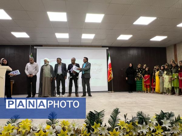 تجلیل از دانش‌آموزان ممتاز در جشنواره قرآنی، فرهنگی و ورزشی منطقه فین 