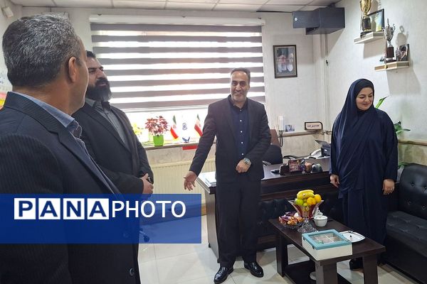 بازدید معاون تربیت بدنی و سلامت اداره کل از اتاق بازی و یادگیری دبستان شاهد شهید قدوسی