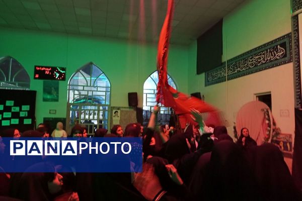 اعتکاف دانش‌آموزی رباط‌کریم با پرچم‌گردانی حضرت ابوالفضل(ع)