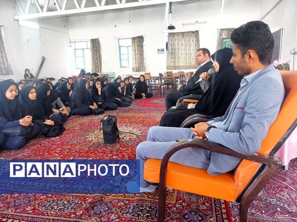 بازدید مدیر آموزش و پرورش کاشمر از هنرستان رازی