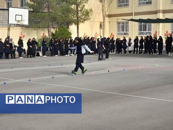 اجتماع مادران و دختران در ورزش صبحگاهی دبیرستان شاهد هاجر
