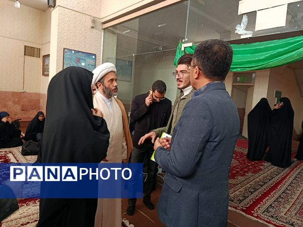 مرحله منطقه‌ای مسابقات قرآن و عترت دانش‌آموزان متوسطه اول و دوم در رضویه