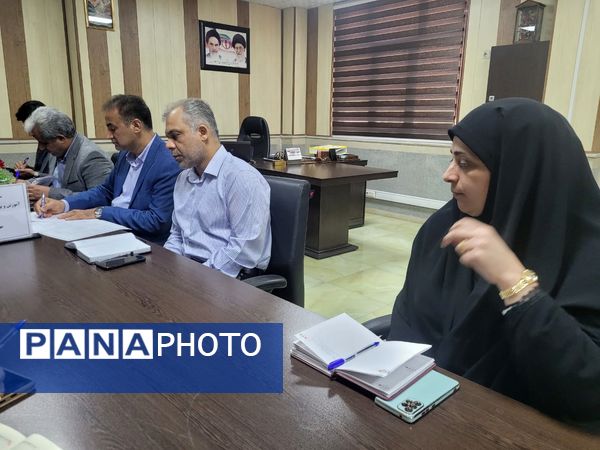 جلسه ستاد شاهد با حضور مسئولان بنیاد شهید در ناحیه یک بندرعباس