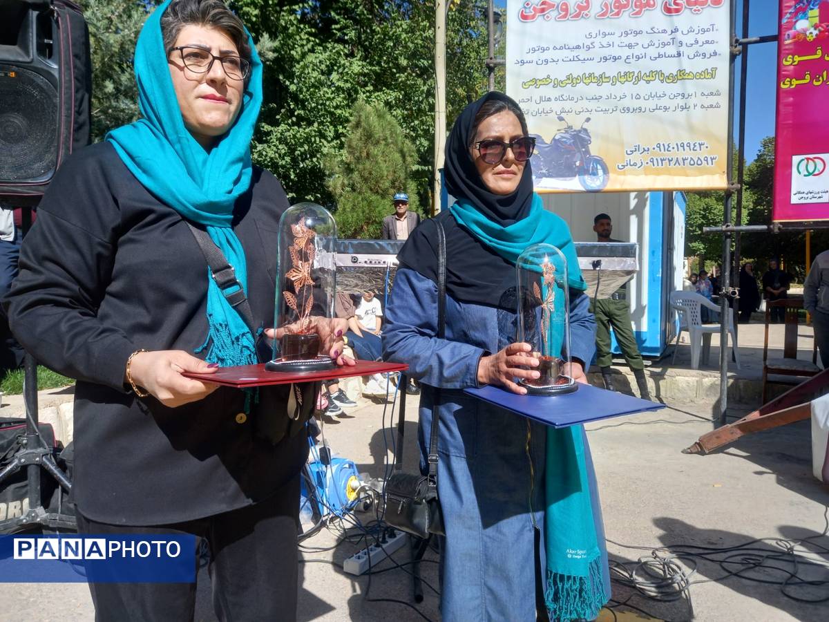 همایش پیادهروی خانوادگی در منطقه گردشگری سیاسرد بروجن