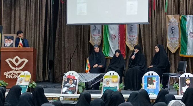 همایش علمداران عفاف،نشست صمیمانه با حضور خانواده معظم شهدا‌‌ درکاشان