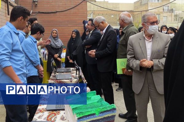 مراسم هفته پژوهش در دبیرستان بانو عفت آهنگری شهرری