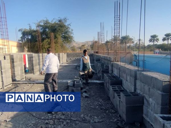 دیوار چینی حیاط مدرسه شهید رونما، هدیه گروه جهادی شهدای گمنام جغین 