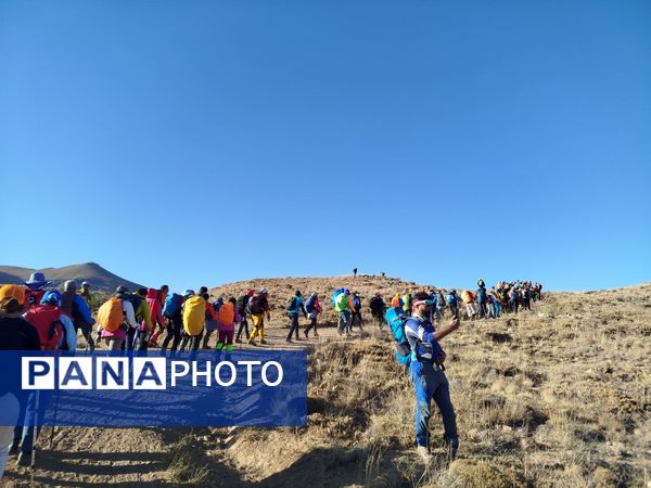 صعود هیات کوهنوردی خراسان شمالی به قله بابا سبز فاروج 