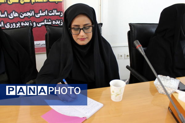 جلسه هم‌اندیشی اتحادیه انجمن‌های اسلامی دانش‌آموزان و سازمان دانش‌آموزی استان بوشهر