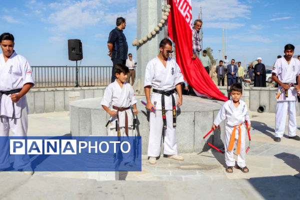  آیین برافراشته شدن پرچم مقدس ایران در بلندترین نقطه کاشمر
