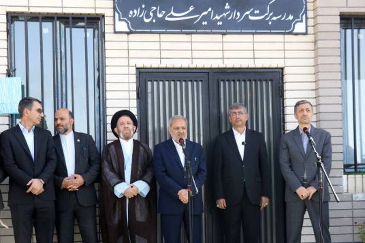 توسعه عدالت آموزشی و تقویت هویت ملی از اولویتهای اصلی آموزش و پرورش و دولت است
