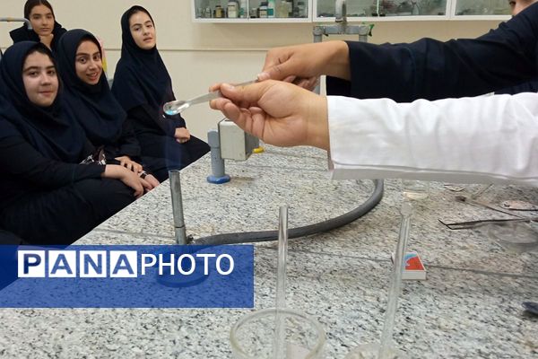 بازدید دانش آموزان دبیرستان حضرت ولیعصر (عج) ناحیه یک ری از پژوهش‌سرای رازی 