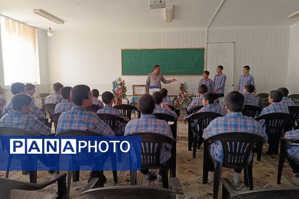 انتخاباتی برای ایجاد آرامش فکری و روحی در دبیرستان معارف صدرا ولایت 