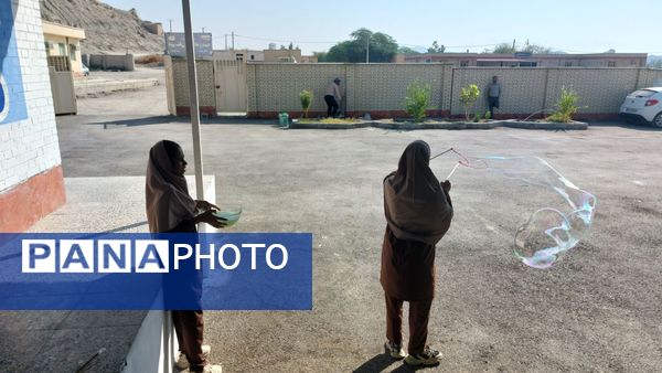 برگزاری روز آزمایشگاه در دبیرستان زینبیه فین