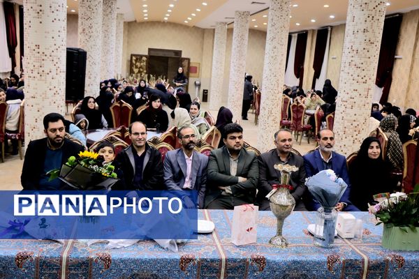 جشن فارغ‌التحصیلی دانش‌آموزان دختر بروجنی