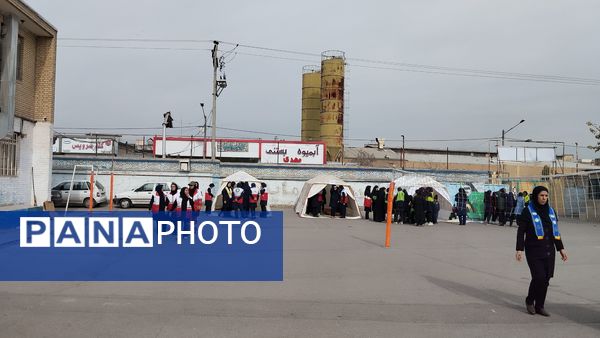 برگزای بیست و ششمین مانور سراسری زلزله و ایمنی در دبیرستان دخترانه متوسطه اول شهید عباسی 