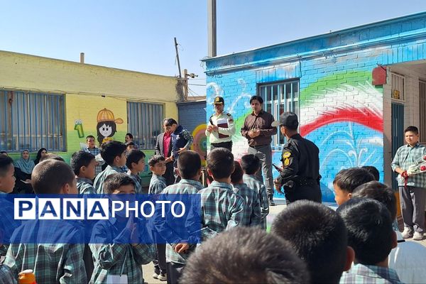گرامیداشت هفته فراجا در دبستان های جعفریه و شیخ جنید شهرستان پیشوا