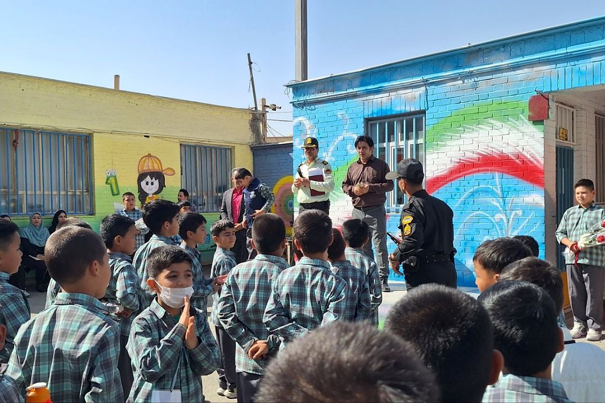 گرامیداشت هفته فراجا در دبستان های جعفریه و شیخ جنید شهرستان پیشوا