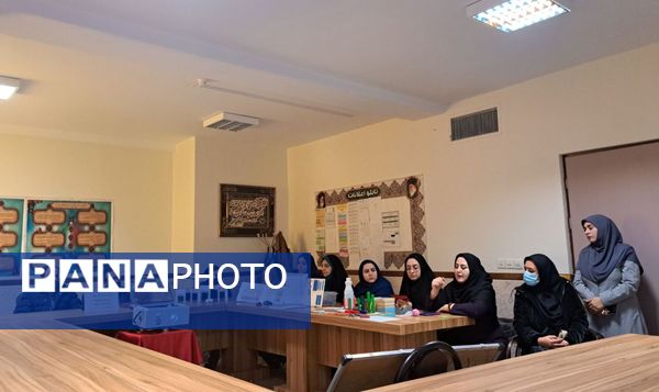 اجرای طرح شورای‌ معلمین هم‌پایه مقطع ابتدایی در دبستان شقایق‌ها شهرستان ملارد 