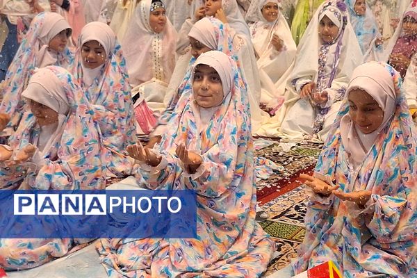برگزاری جشن ۱۰۰۰ دانش‌آموز دختر روزه اولی در شیراز