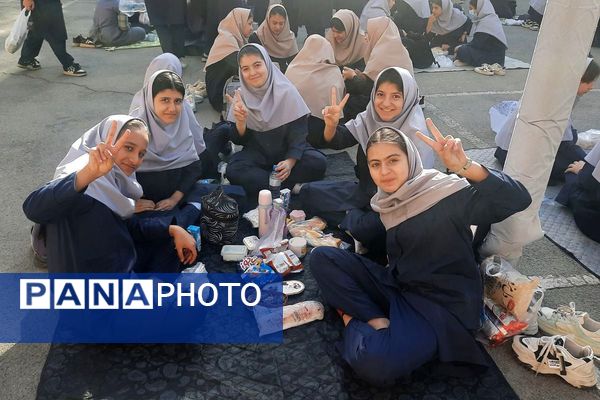 برگزاری مراسم صبحانه سلامت در دبیرستان بعثت ناحیه یک شهرری