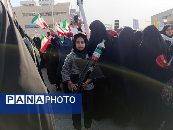 راهپیمایی روز دانش آموز و مبارزه با استکبار در مشهد 