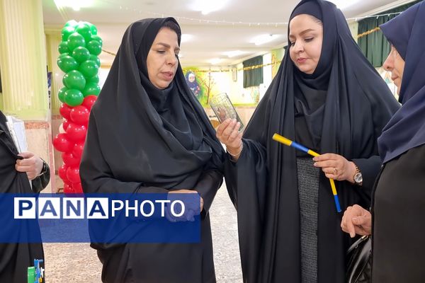 برپایی نمایشگاه صنایع آموزشی و فناوری‌های نوین در دبستان علوی 