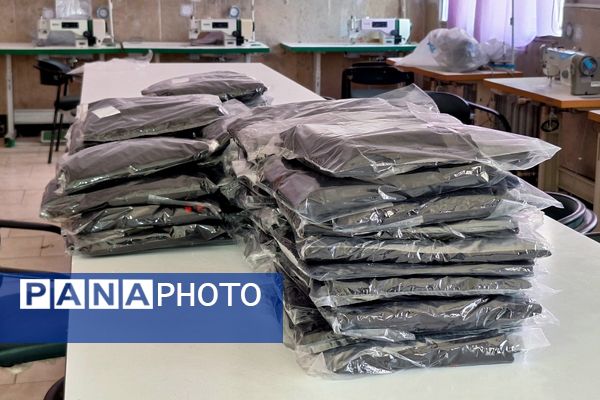 هنرستانی ها در نقش تولید کننده،دوخت لباس فرم دانش آموزان به دست هنرستانی های قدس