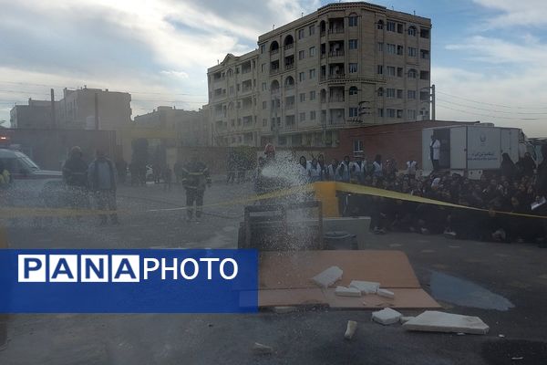 مانور سراسری زلزله در مدارس کهریزک و باقرشهر 