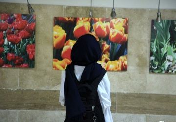 در تار و پود لاله‌ها – نگاهی جدی به نمایشگاه «لالایی لاله‌ها»